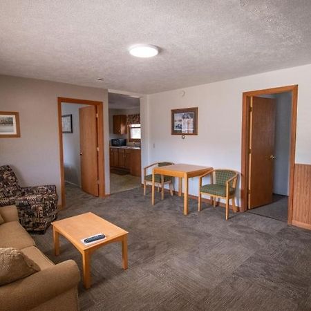 The Superior Motel Манисинг Екстериор снимка