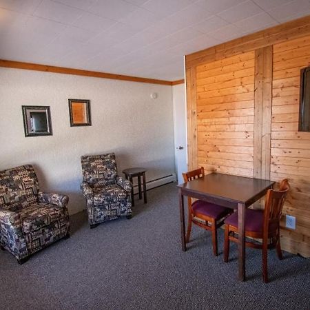 The Superior Motel Манисинг Екстериор снимка