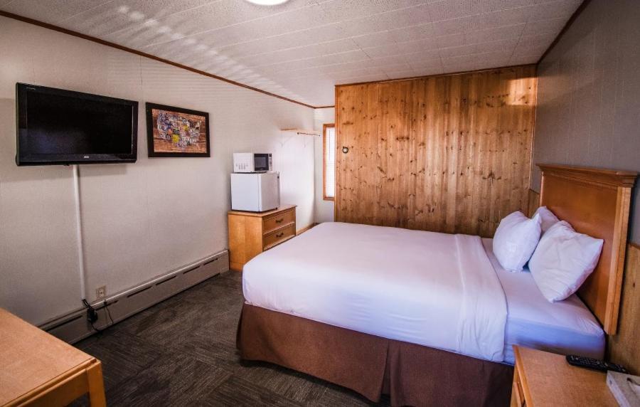 The Superior Motel Манисинг Екстериор снимка
